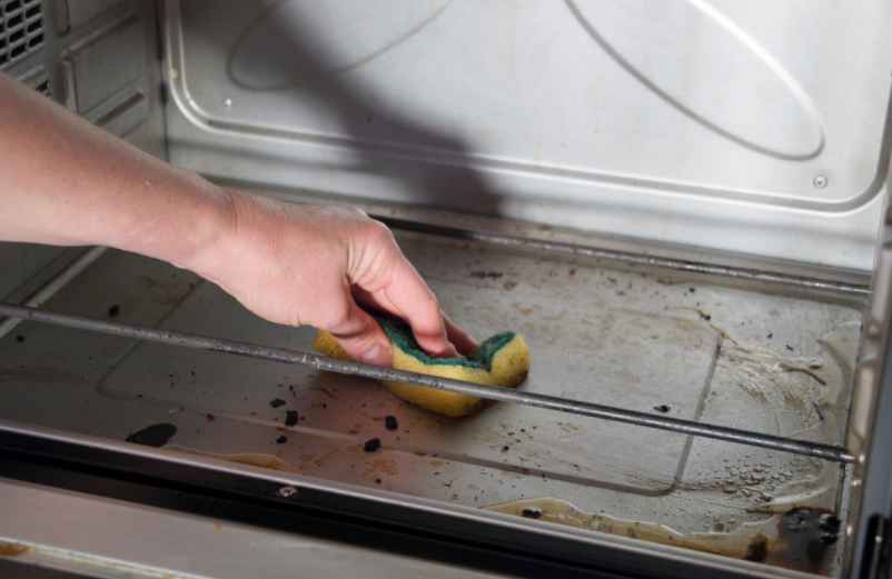 Nettoyer le four avec du vinaigre blanc Nettoyer le four avec du vinaigre blanc